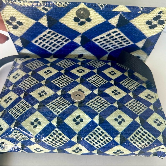 Vintage Blue Q Recycled Crossbody Medium Shoulder Bag Purse 2013 9 x 6 x 2” - Picture 3 of 11